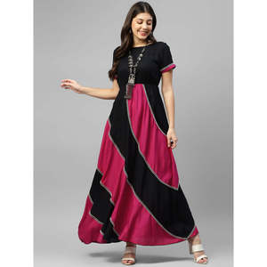 Vestido Maxi para Mujer en Negro con Bloques de Color Magenta - Product Image 3