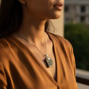 Pendentif en argent 925 avec pierre précieuse pour femmes Pierre de rubis naturelle Finition or rose Plaqué rhodium Pendentif de charme religieux Numéro Numéro - Product Image 2