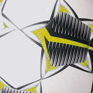 ลูกฟุตบอลเย็บด้วยเครื่องจักร ออกแบบมาเพื่อการเล่นที่ยาวนาน ลูกบอลที่ให้การเล่นที่ราบรื่นและการฝึกซ้อมที่แข่งขันได้ - Product Image 2