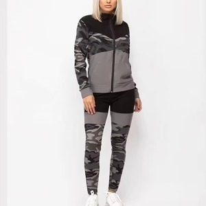 Ensemble de survêtement athlétique streetwear moderne pour homme, avec veste zippée à capuche imprimée unie et leggings ajustés, en molleton 100% coton biologique - Product Image 4