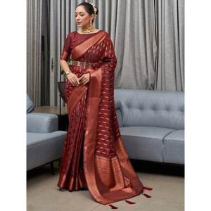 Elegante Sari Marrón Jacquard de Seda Suave para Festividades con Blusa, Vestidos Elegantes para Ocasiones Especiales - Product Image 1