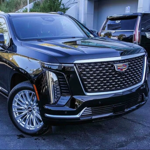 Cadillac Escalade 2026, SUV de luxe à propulsion arrière, intérieur clair, sièges en cuir, moteur 4L essence/électrique avec caméra arrière - Product Image 1