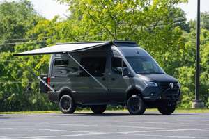 รถตู้แคมป์ปิ้งสุดหรู 2025 Sprinter 144 AWD |   ไฟ LED ติดหลังคาสำหรับรถบ้าน รถแคมป์ปิ้ง ไฟส่องสว่างภายนอกแบบแถบ ไฟเหนือศีรษะ - Product Image 1