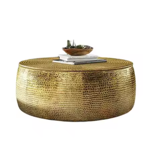 Mesa de centro de muebles de forma redonda de diseño estándar Mesa de centro de aluminio de color dorado martillado de Azora Industries - Product Image 1