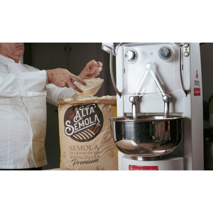 Semoule de blé dur remoulinée de qualité supérieure, fabriquée en Italie, idéale pour le pain et la focaccia, sac en papier de 25 kg - Product Image 3