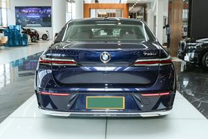 Sedán de Lujo de Alta Gama con Rines de Aleación R20, Motor Turboalimentado, Transmisión Automática, Paquete Premium, Color Oscuro, Alemania - Product Image 5