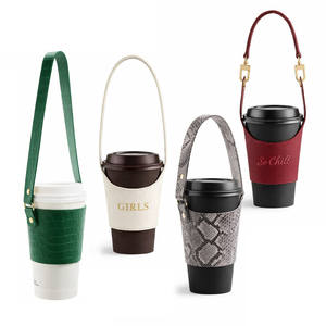 Cadeau promotionnel, porte-gobelet en cuir avec sangle, personnalisable avec le logo de l'entreprise, pour boissons chaudes ou froides, portable, pour l'extérieur - Product Image 1