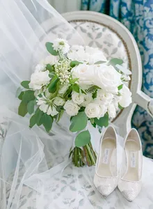 Arreglo de ramo de rosas de flores artificiales de estilo europeo, flores de seda de 5 cabezas, flores artificiales para decoraciones de boda a granel - Product Image 5