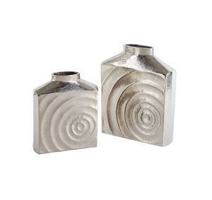 Vente en gros de vases en métal aluminium design moderne personnalisés vase à fleur décoratif pour la maison d'Inde - Product Image 4