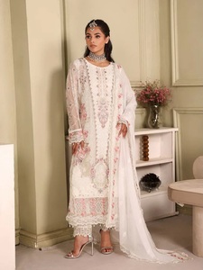 Trajes Shalwar kameez de marca de ropa de fiesta más vendidos para mujeres en material de gasa de muy alta calidad con bordado muy fino - Product Image 2