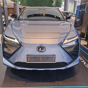 Lexus RZ 450e Premium AWD 2024 Usado - Product Image 1