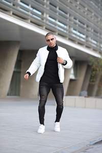 Chaqueta Bomber Impermeable para Hombre, Moda Invierno 2026, Cuello Redondo, Manga Corta, Estilo Casual, Cómoda y Suave para Uso Diario - Product Image 4