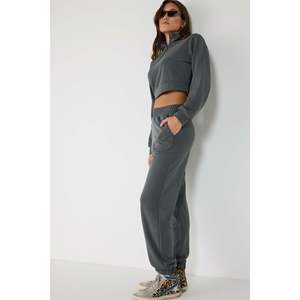 Pantalones Deportivos de Cintura Ajustable y Tacto Suave para Actividades al Aire Libre - Product Image 2