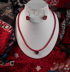Collier tendance perlé noir et blanc, col de pull fait main, bandana perlé à franges - Product Image 1