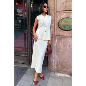 Ensemble en crêpe midi 10230 avec détail bouton doré et gilet – Accessoire de mode haut de gamme - Product Image 6