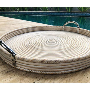 Plateau de service en rotin avec poignées en métal, forme ronde, plateau tissé élégant pour la maison et la cuisine, utilisation sur table, idéal pour la vente - Product Image 4