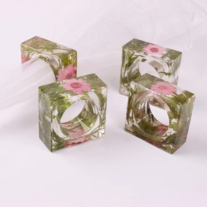 Rond de serviette en résine rose Accessoire de décoration de table élégant pour la maison, le mariage et la fête Pièce décorative chic et moderne élégante - Product Image 5