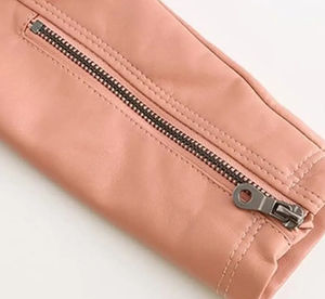 Chaqueta de Mujer Personalizada 2026, Transpirable, de Manga Larga, de Cuero Sintético con Relleno de Algodón y Decoración de Agujeros - Product Image 5