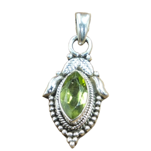 จี้เงินแท้ 925 ประดับพลอยเพอริดอทสีเขียวธรรมชาติ ดีไซน์ใบไม้สไตล์วินเทจ ทำด้วยมือ - Product Image 1