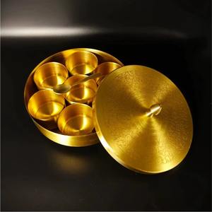 Las cajas de especias de metal aportan durabilidad y elegancia atemporales a su cocina mientras mantienen todas las especias frescas, secas y aromáticas. - Product Image 3