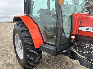 Tracteur Massey Ferguson 492 d'occasion à vendre Tracteur agricole Massey Ferguson 492 Tracteur agricole à 4 roues - Product Image 2