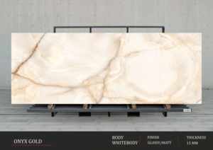 Style d'intérieur urbain haut de gamme obtenu avec des dalles de porcelaine grises à haute brillance de 1200x3200 mm - Product Image 4