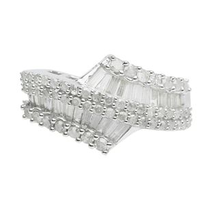 Bague de fiançailles pour femme JEWELSPAARK avec diamant blanc naturel rond taille baguette de 1,28 ct - Style tendance en argent fabriqué au Maharashtra - Product Image 1