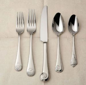 Ensemble de couverts en métal Couverts de designer pour les événements de mariage et les cadeaux d'affaires Caractéristiques durables - Product Image 1