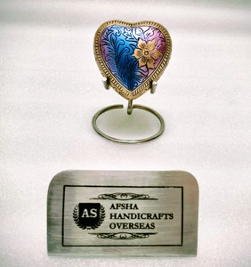 Magnifique urne funéraire en laiton avec support, couleur bleu marbre émaillé, avec cœur gravé en or, pour cendres - Product Image 3