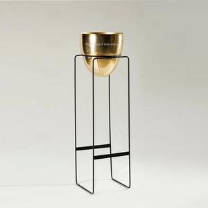 Jardinières en métal fini plaqué cuivre avec support noir pour la décoration de la maison et du jardin Jardinière de fleurs de forme ronde - Product Image 4