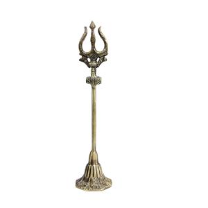 Sculpture Trishul traditionnelle en laiton plaqué or un symbole Divin Trident. Disponible aux prix de gros. - Product Image 2