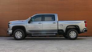 NUOVO 2025 Chevrolet Silverado 2500HD 6.6L Power-401hp 8 cilindri 2 assi Benzina 4WD Trasmissione Automatica Guida a Sinistra - Product Image 5