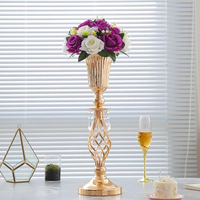 Support à fleurs en métal doré brillant avec un design unique, couleur et taille personnalisées, marque DCI, décorations de table et centres de table pour mariage