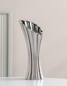 Florero Alto Decorativo de Metal, Diseño Vertical Esculpido para el Hogar, Sala de Estar, Hotel, Oficina, Centro de Mesa, Artículo Decorativo Premium - Product Image 5