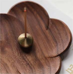 Soporte de incienso minimalista con una elegante base de placa ovalada plateada soporte esférico dorado colocado cerca de un extremo de la placa 2025 - Product Image 6