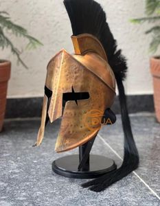 Casco Espartano Corintio Hecho a Mano con Acabado de Latón Antiguo y Pluma de Crin Negra para Exhibición y Decoración de Recreación Histórica - Product Image 4