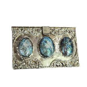 Bolso de mano de noche de lujo artesanal, epítome de elegancia del diseñador con piedras de cristal, latón y nácar - Product Image 6