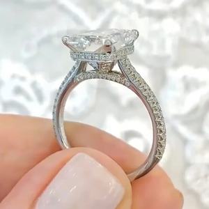 Anillo de Compromiso Vintage Tishya con Moissanita de Corte Radiante de 4.98 TCW, Halo Oculto, Oro Blanco de 14k, 4 g - Product Image 2