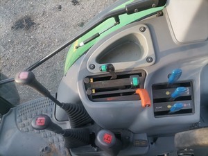 Tractor Agrícola de Ruedas 4x4 Económico de Fábrica con Motor Cummins de Alta Productividad para Uso Agrícola - Product Image 5