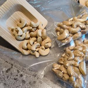 Vietnam Export White <b>Cashew</b> <b>Nuts</b> W450 Premium Quality Fresh 100% Organic for Food Industry and Wholesale Buyers - Product Image 4