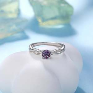 Anillo Jeulia Twist Alexandrite, Corte Redondo, Plata de Ley, Anillo de Cristal - Product Image 6