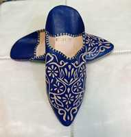 Babouches marocaines en cuir bleu marine faites à la main, mules plates orientales gravées de motifs floraux, à enfiler