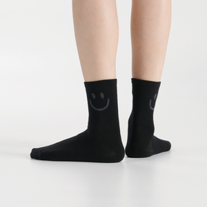 Chaussettes en coton pour femmes - Anti-bactériennes, tricotées, motif de dessin animé pour le visage, design amusant et original, chaussettes coréennes quotidiennes invisibles - Product Image 5