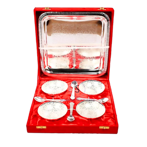 Nuevo Juego de Servir de Latón Plateado con Cuatro Tazones, Cuatro Cucharas y Bandeja, en una Elegante Caja de Color Rojo Brillante - Product Image 2