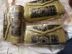 กระเป๋าคลัทช์โลหะทำมือสไตล์วินเทจลายชนเผ่า ประดับด้วยหินโมเสกและเปลือกหอย สำหรับผู้หญิงใส่ไปงานปาร์ตี้ - Product Image 5