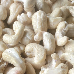 Nueces de Anacardo Crudas de Vietnam al por Mayor W240 WW180 WW240 WW320 SANTIGO OEM/ODM 4.7% de Humedad 2 Años de Vida Útil - Product Image 1