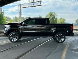 Utilisé / Neuf LHD Prêt pour la route 2022 Sierra-1500 Limited SLT PREMIUM PLUS PACKAGE Sans accident Prêt pour la livraison - Product Image 4