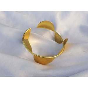 Bracelets en laiton faits à la main, plaqués or, design géométrique tendance, style unique et élégant - Product Image 2
