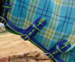 Équipement équestre haut de gamme - Couverture de cheval en maille personnalisable avec logo pour le paddock et l'écurie - Product Image 2