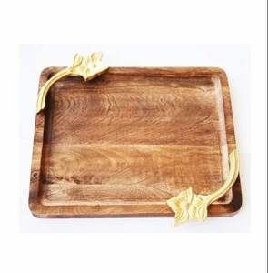 Plateau de service ovale en bois de manguier et métal au design moderne avec poignée pour servir les aliments pendant le Ramadan et les mariages - Product Image 2